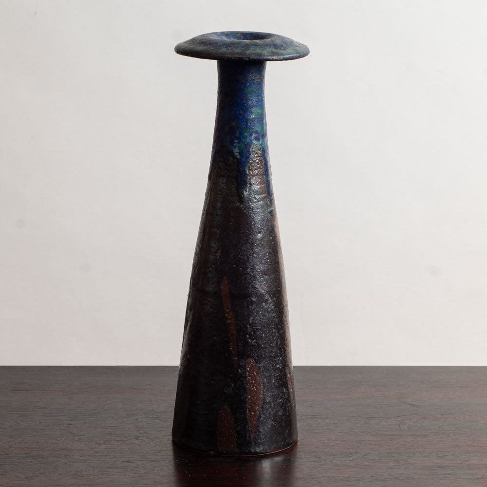 Liisa Hallamaa for Arabia, Finland, tall vase with blue and blue and brown glaze M5407