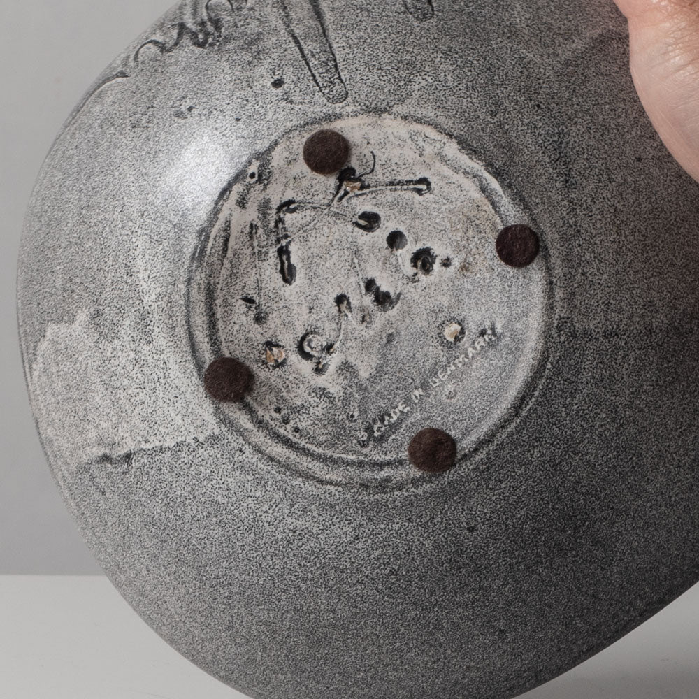 Nils Kähler for Herman A. Kähler Keramik, bowl with black and white glaze N9003