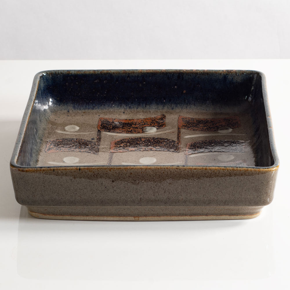 Carl Harry Stålhane for Rörstand, Sweden, stoneware dish with pattern in gray and brown glaze L3975