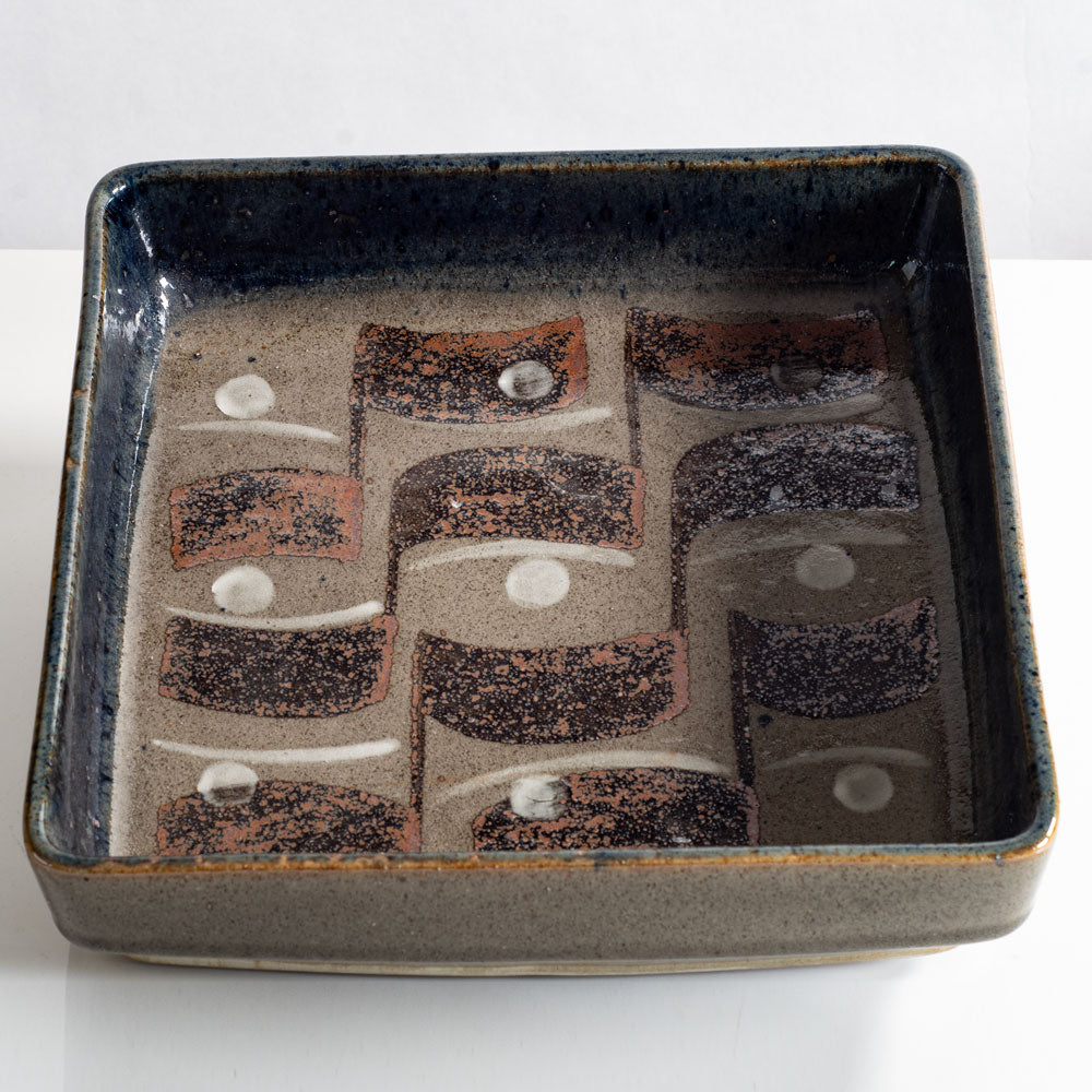 Carl Harry Stålhane for Rörstand, Sweden, stoneware dish with pattern in gray and brown glaze L3975