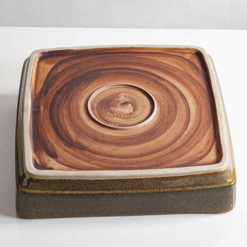 Carl Harry Stålhane for Rörstand, Sweden, stoneware dish with pattern in gray and brown glaze L3975