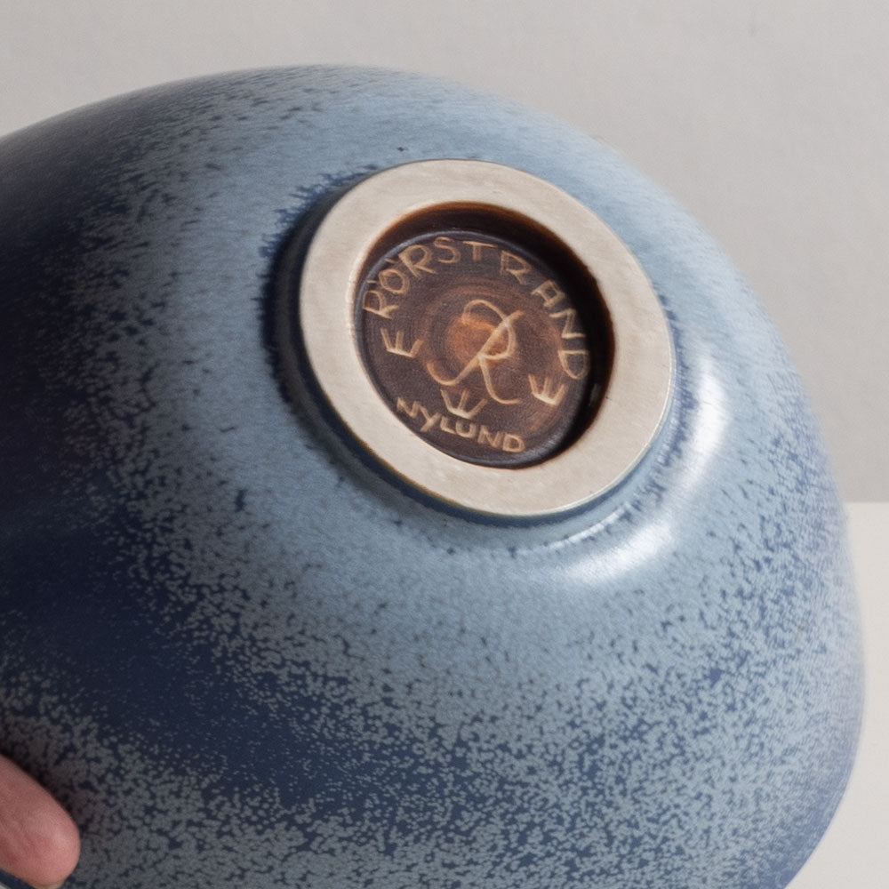 Gunnar Nylund for Rörstrand, Sweden, stoneware bowlwith speckled blue glaze M4262