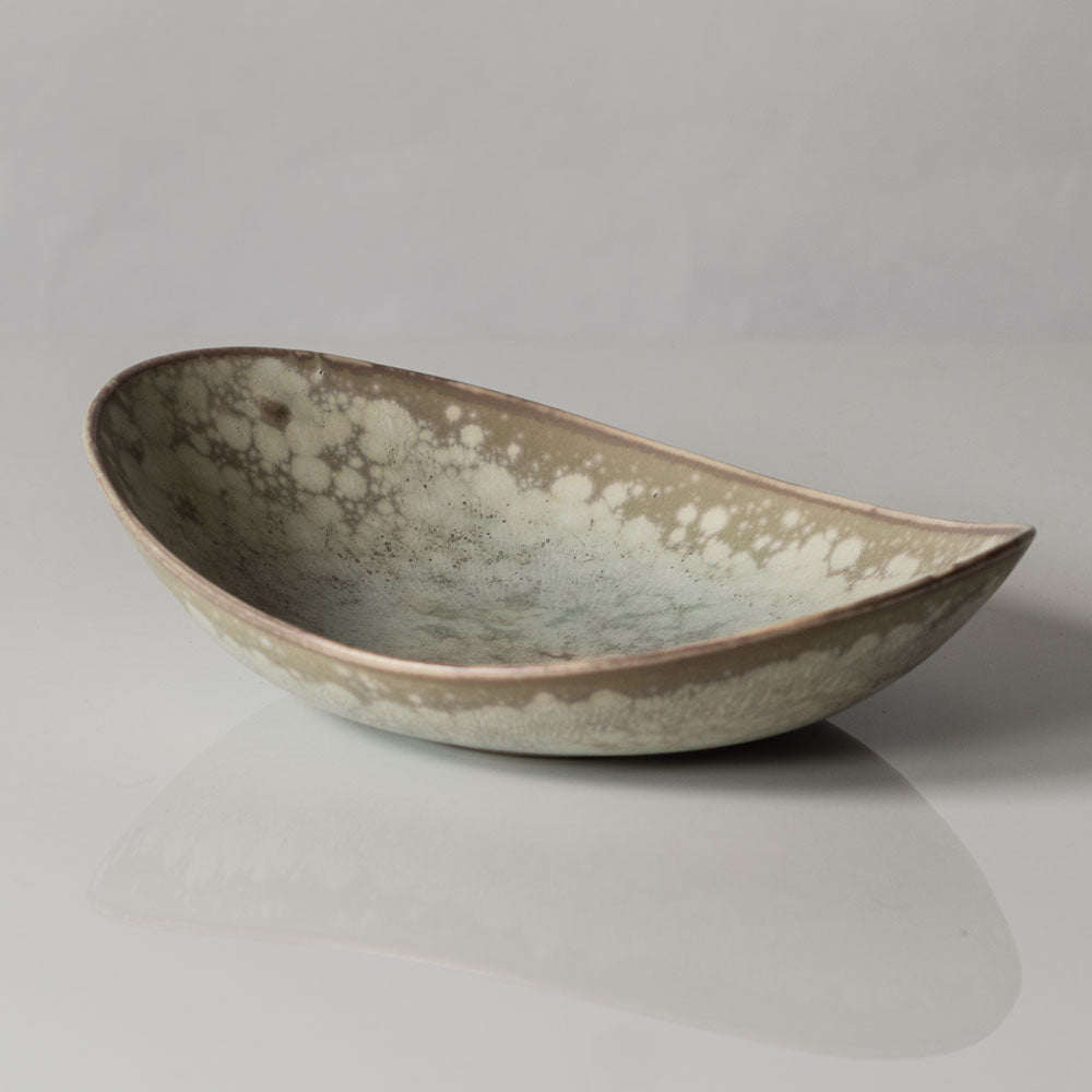 Carl Harry Stålhane for Rörstrand, Sweden, stoneware bowl with matte beige and cream glaze L3137