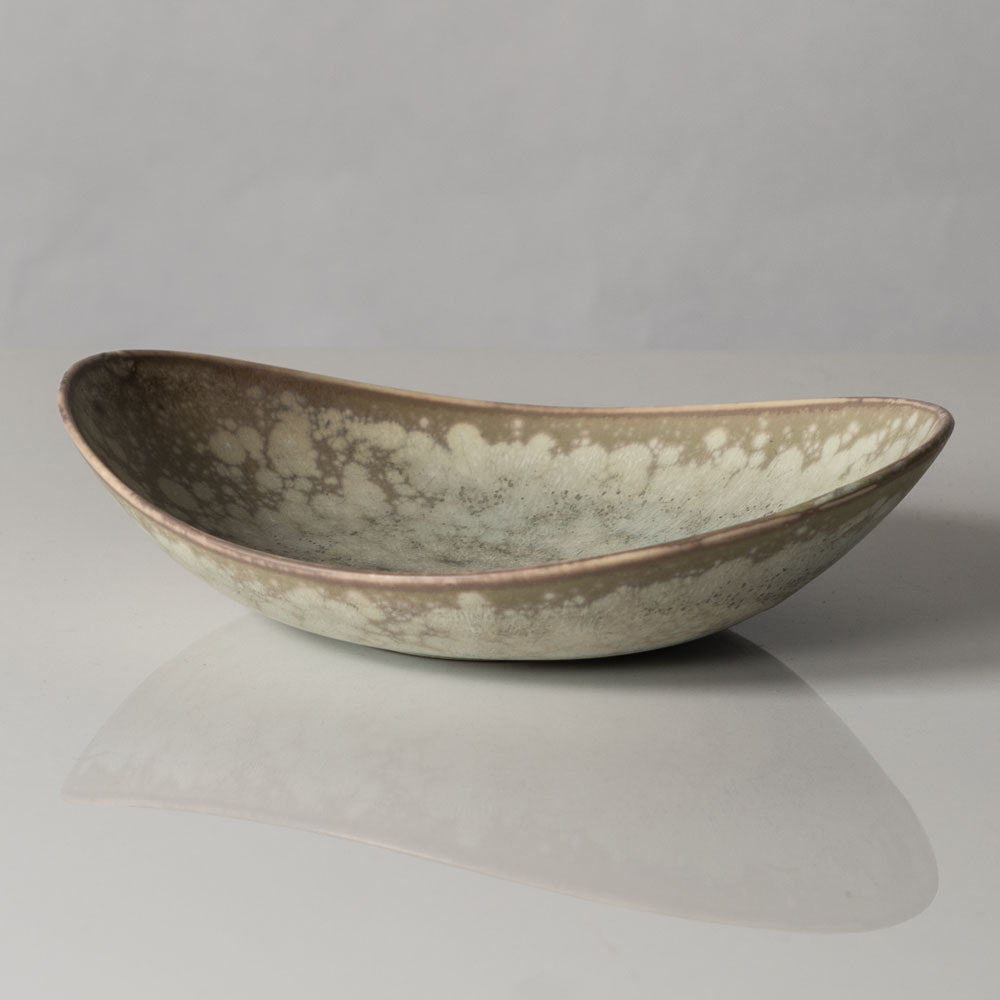 Carl Harry Stålhane for Rörstrand, Sweden, stoneware bowl with matte beige and cream glaze L3137