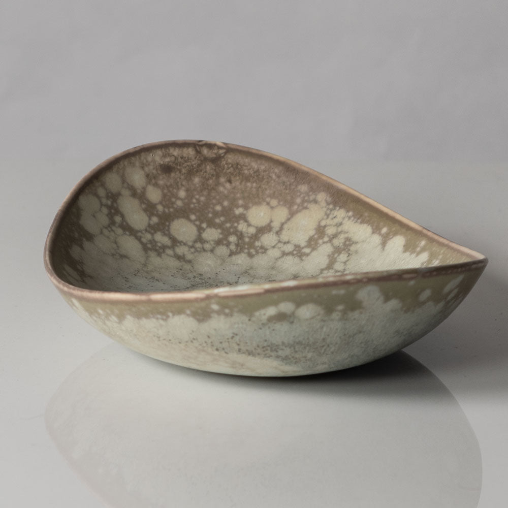 Carl Harry Stålhane for Rörstrand, Sweden, stoneware bowl with matte beige and cream glaze L3137