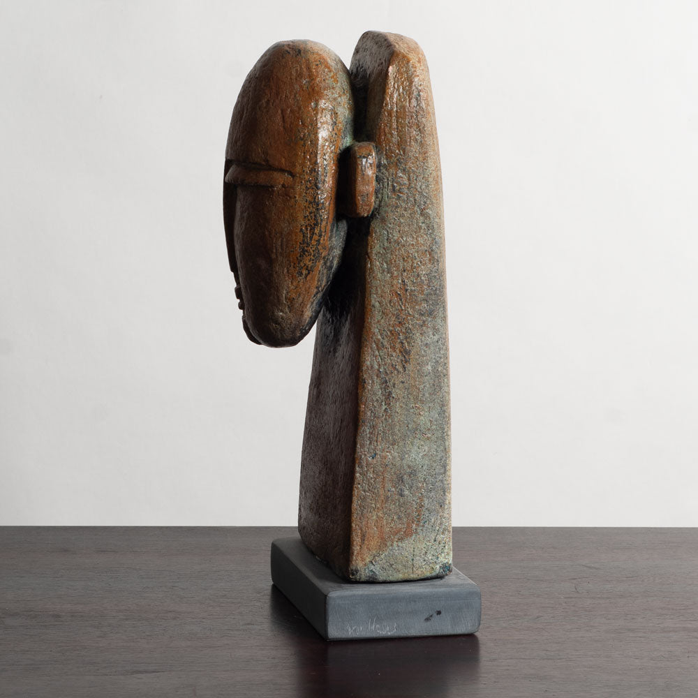 Peter Hayes, own studio, UK, stoneware modernist bust on slate base M4356