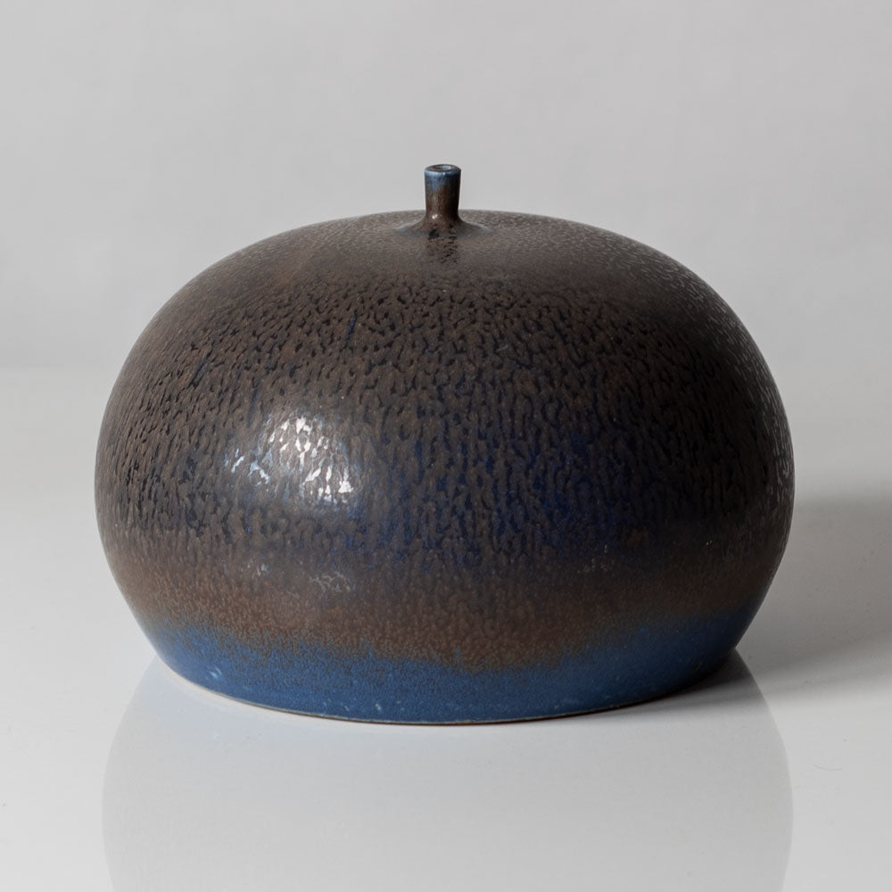 Claes Thell, Sweden, unique stoneware vase with blue and brown haresfur glaze L3364
