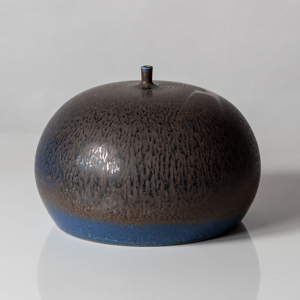 Claes Thell, Sweden, unique stoneware vase with blue and brown haresfur glaze L3364