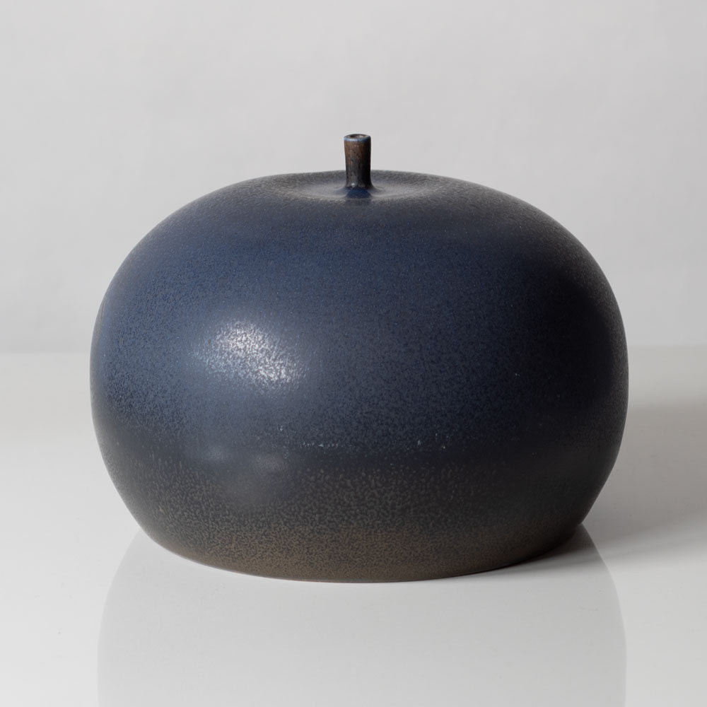 Claes Thell, Sweden, unique stoneware vase with blue haresfur glaze K2374