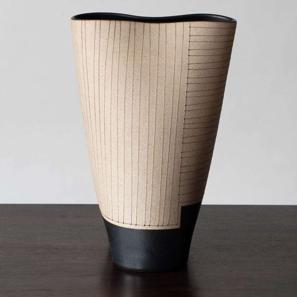 Gustavo Pérez, own studio, Mexico, partially glazed vessel with incised pattern L3269