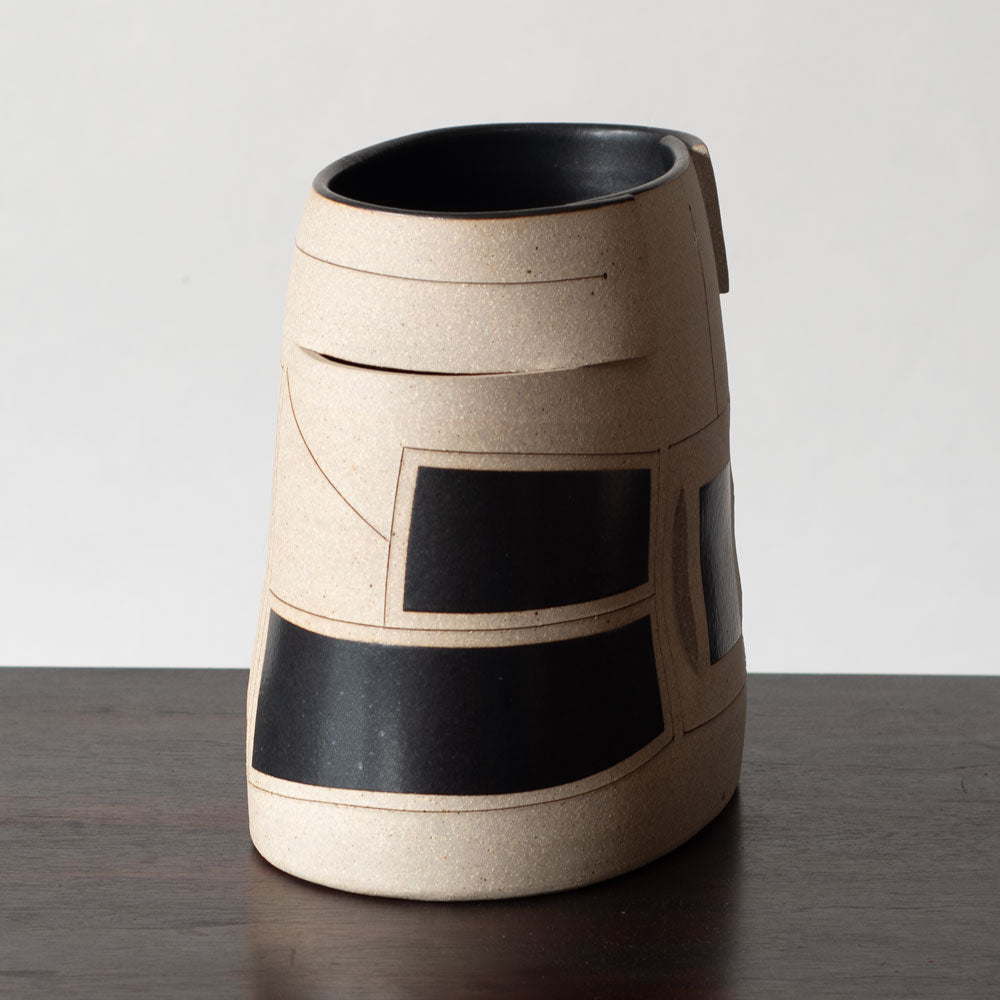 Gustavo Pérez, own studio, Mexico, partially glazed vessel with incised pattern L3270