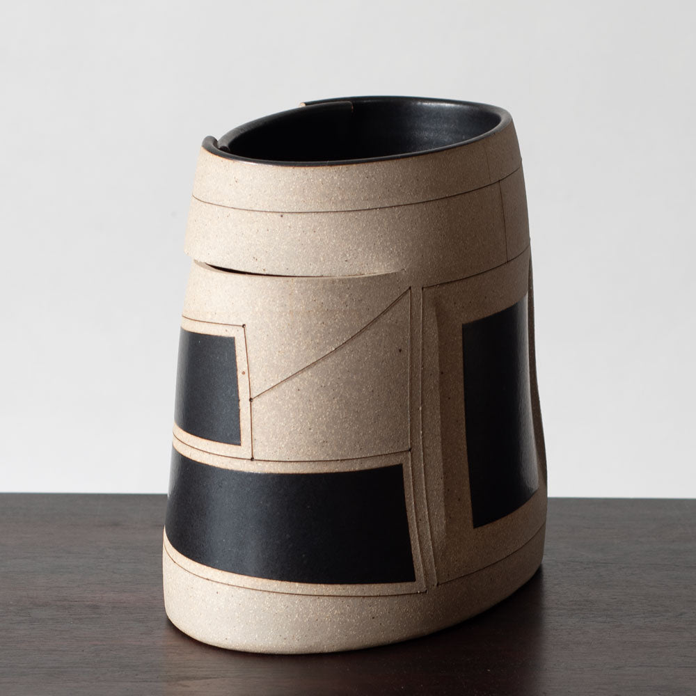 Gustavo Pérez, own studio, Mexico, partially glazed vessel with incised pattern L3270