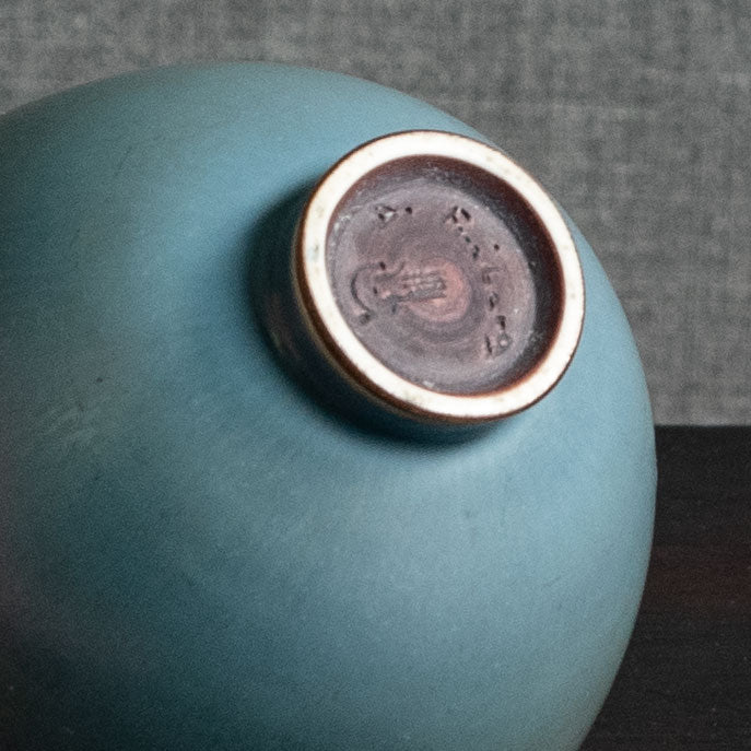 Berndt Friberg for Gustavsberg, Sweden, stoneware bowl with pale blue gray haresfur glaze M4271