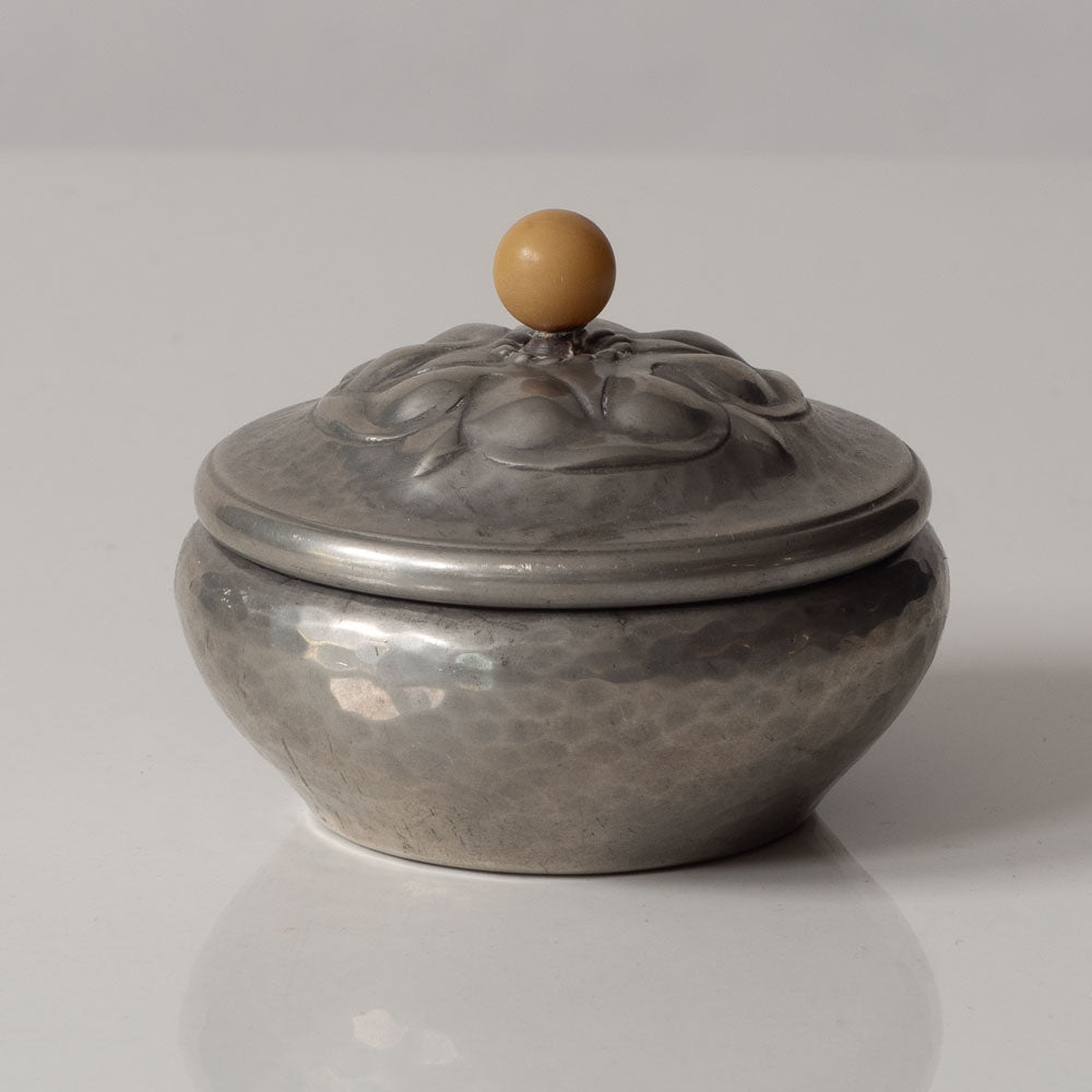 Danskt Kunst, Denmark, small lidded art nouveau pewter jar L3132
