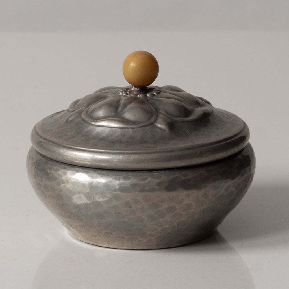 Danskt Kunst, Denmark, small lidded art nouveau pewter jar L3132