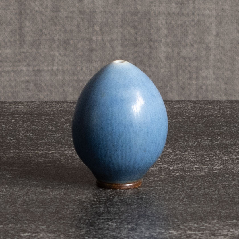Berndt Friberg for Gustavsberg, Sweden, unique stoneware egg shaped vase with blue haresfur glaze L3837