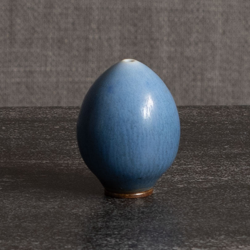 Berndt Friberg for Gustavsberg, Sweden, unique stoneware egg shaped vase with blue haresfur glaze L3837