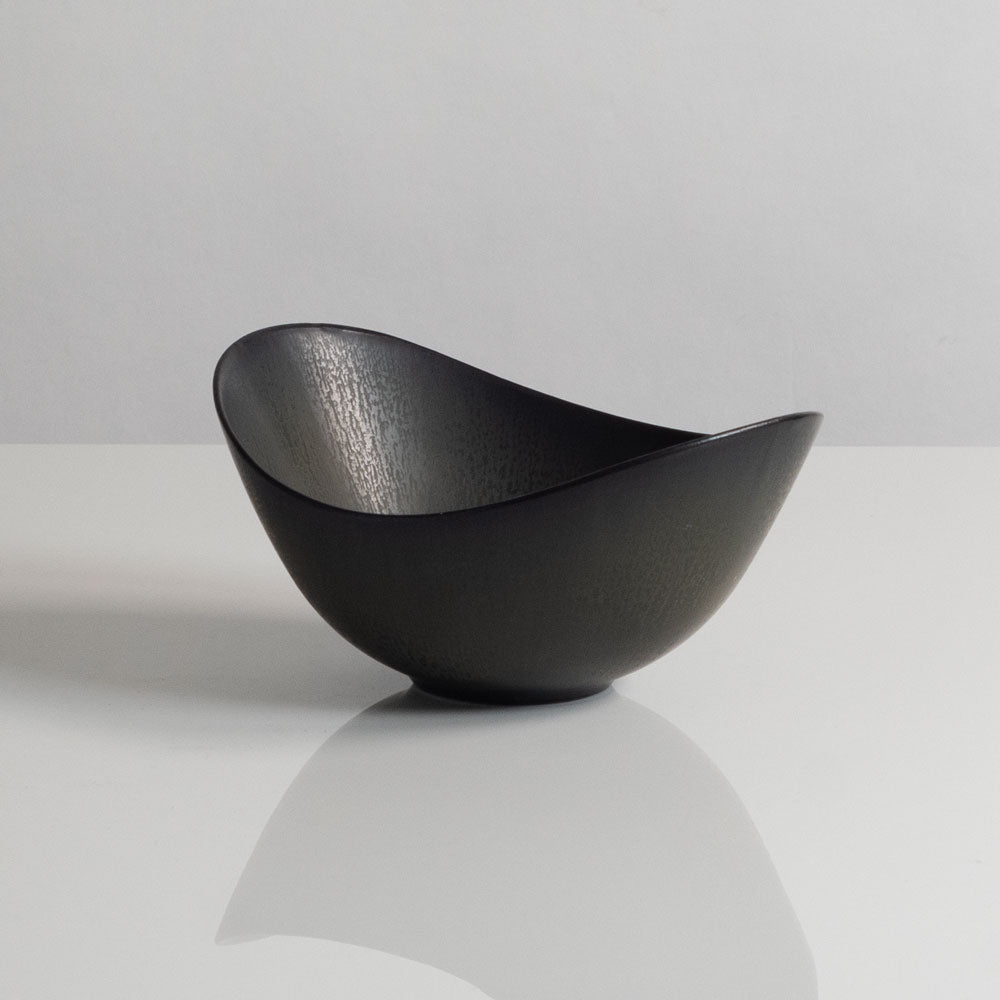 Gunnar Nylund for Rorstrand, Sweden, ceramic elliptical bowl with black haresfur glaze M4223