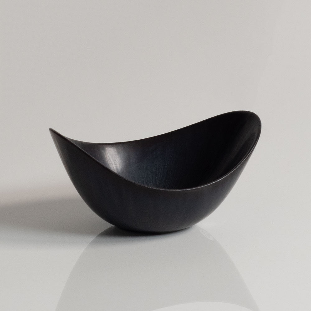 Gunnar Nylund for Rorstrand, Sweden, ceramic elliptical bowl with black haresfur glaze L3345