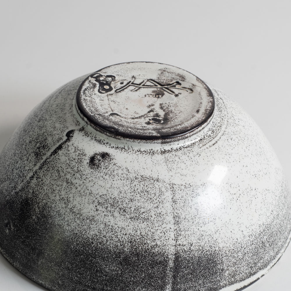 Svend Hammershoj for Kahler Keramik, Denmark bowl with black and white glaze M5662