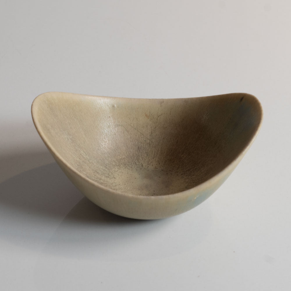 Gunnar Nylund for Rorstrand, Sweden, ceramic elliptical bowl with blue and yellow haresfur glaze M5487
