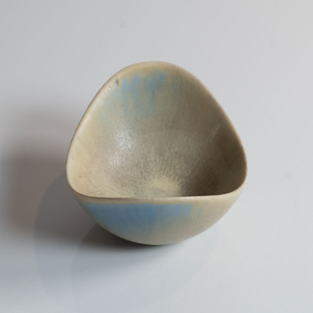 Gunnar Nylund for Rorstrand, Sweden, ceramic elliptical bowl with blue and yellow haresfur glaze M5487