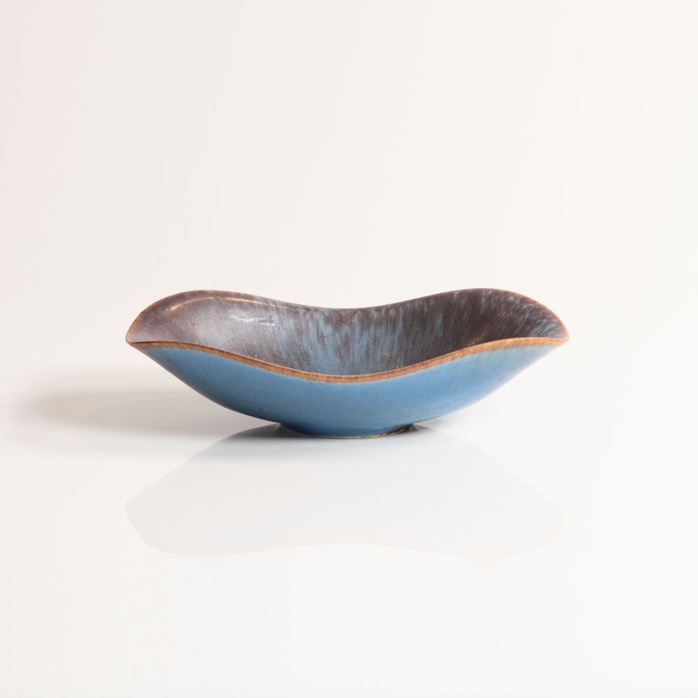 Gunnar Nylund for Rörstand, Sweden, bowl with blue haresfur glaze M5536