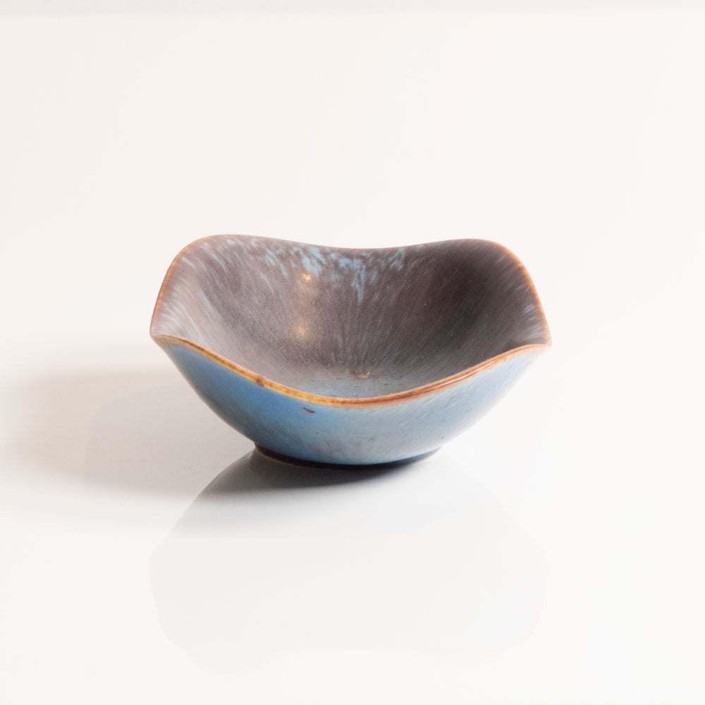 Gunnar Nylund for Rörstand, Sweden, bowl with blue haresfur glaze M5536