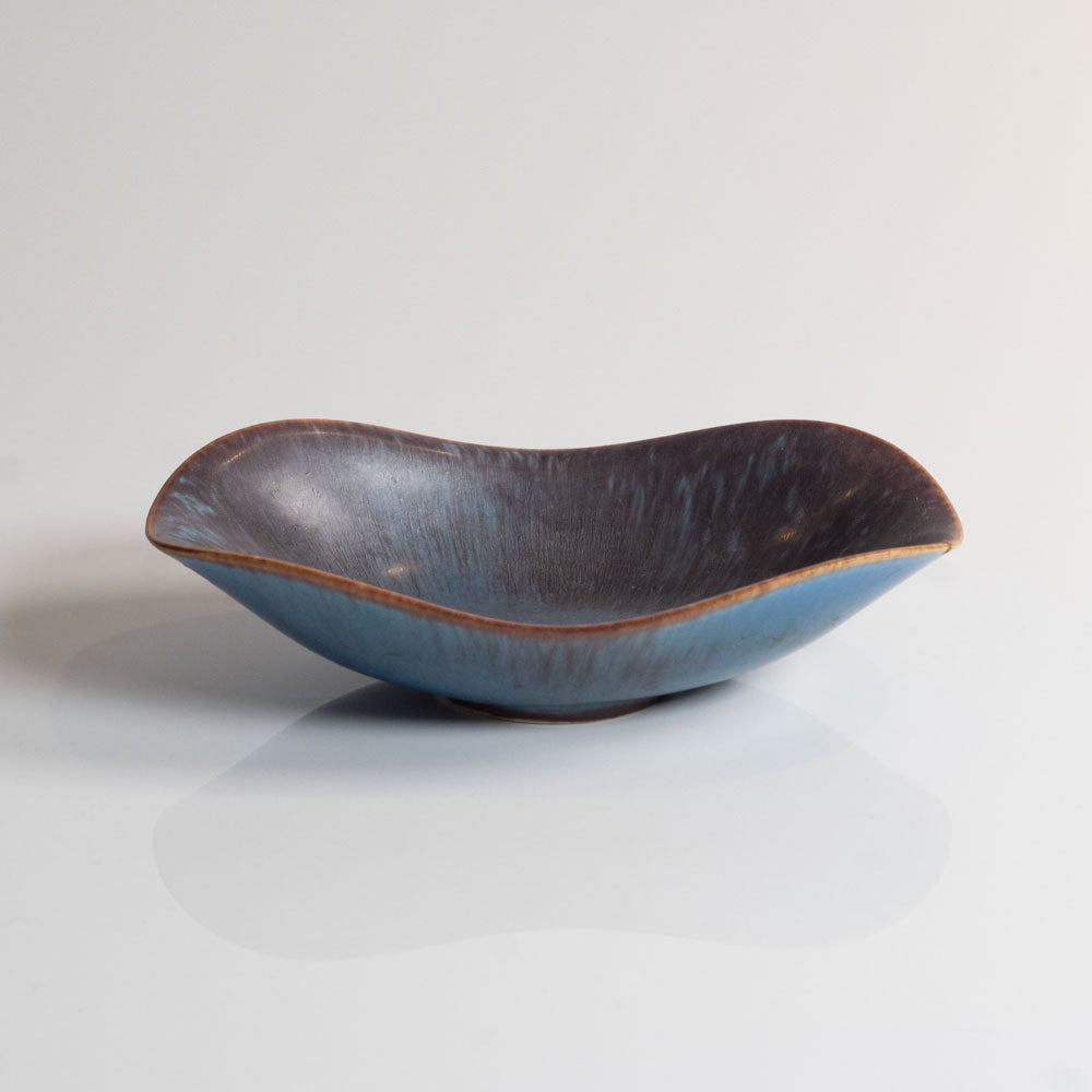 Gunnar Nylund for Rörstand, Sweden, bowl with blue haresfur glaze M5536
