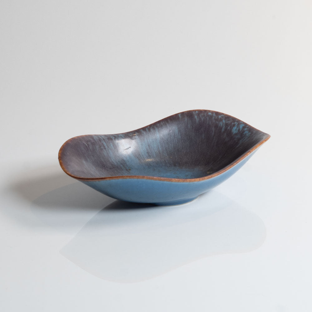 Gunnar Nylund for Rörstand, Sweden, bowl with blue haresfur glaze M5536