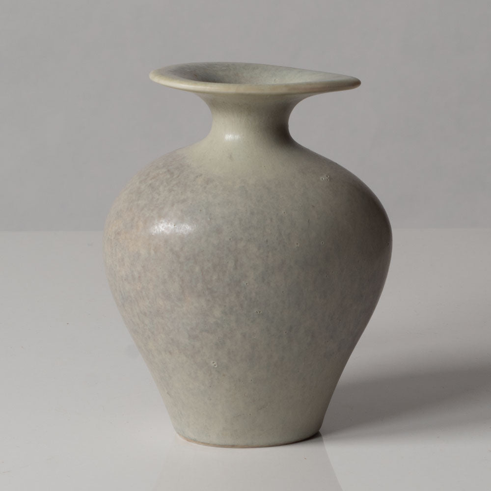 Gunnar Nylund for Rörstrand, Sweden, small vase with off-white glaze K2922