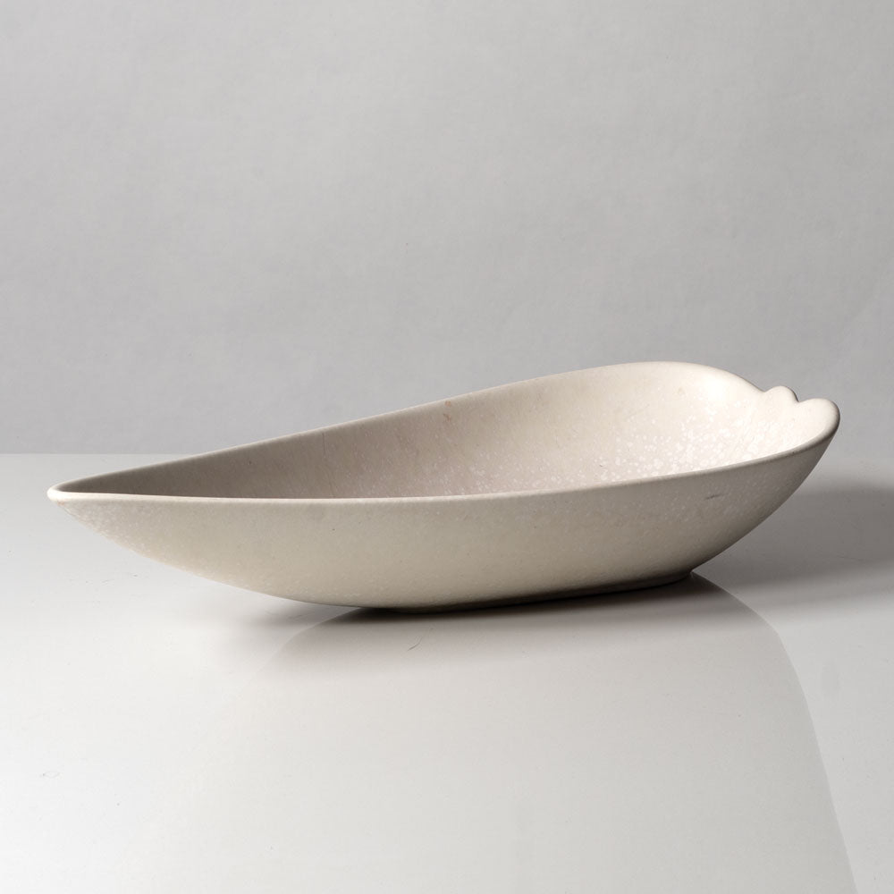 Gunnar Nylund for Rörstrand, Sweden, stoneware leaf shaped bowl in matte white glaze L3584