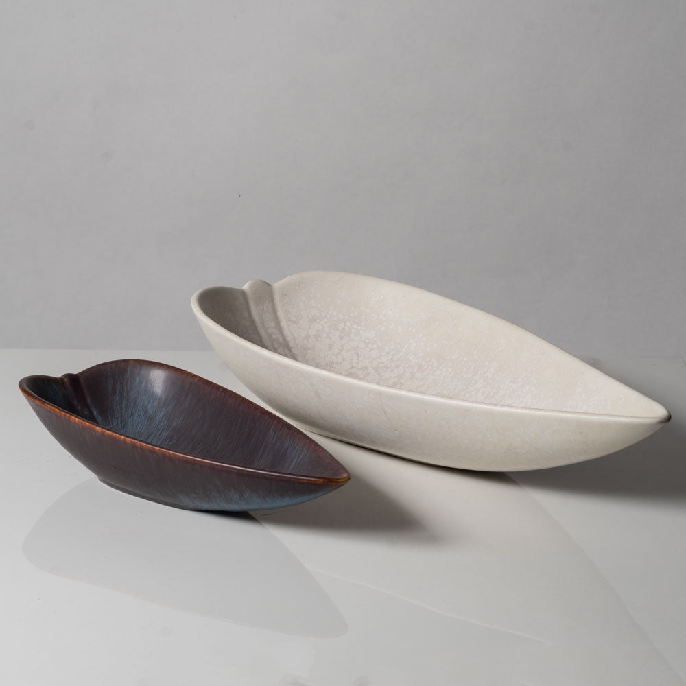 Two leaf shaped bowls by Gunnar Nylund for Rörstrand, Sweden