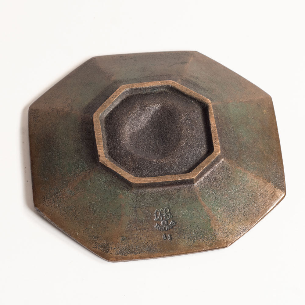 GAB, Sweden, bronze octagonal dish with portrait to interior M5737
