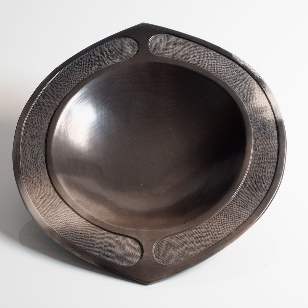 Antonia Salmon, UK, burnished, wood fired bowl M4311