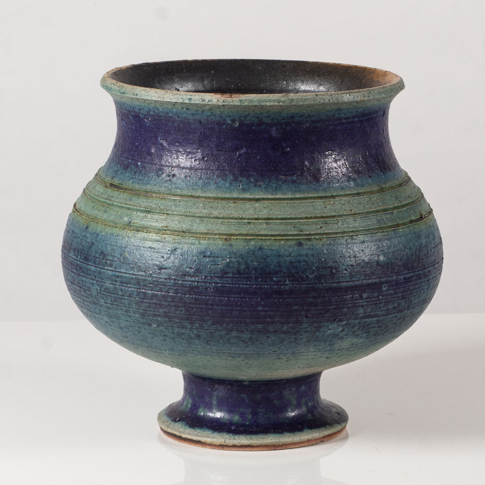 Francesca Mascitti Lindh for Arabia, Finland, large unique stoneware footed bowl L3630