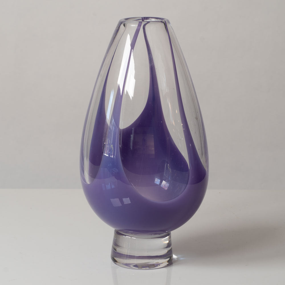 Vicke Lindstrand for Kosta, Sweden, purple glass footed vase N2076