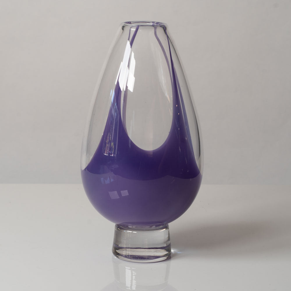 Vicke Lindstrand for Kosta, Sweden, purple glass footed vase N2076