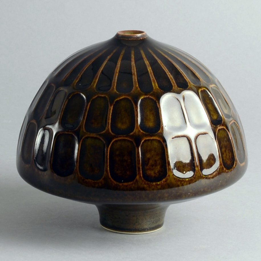 Karl Scheid, own studio, sculptural vessel with tenmoku glaze G9094