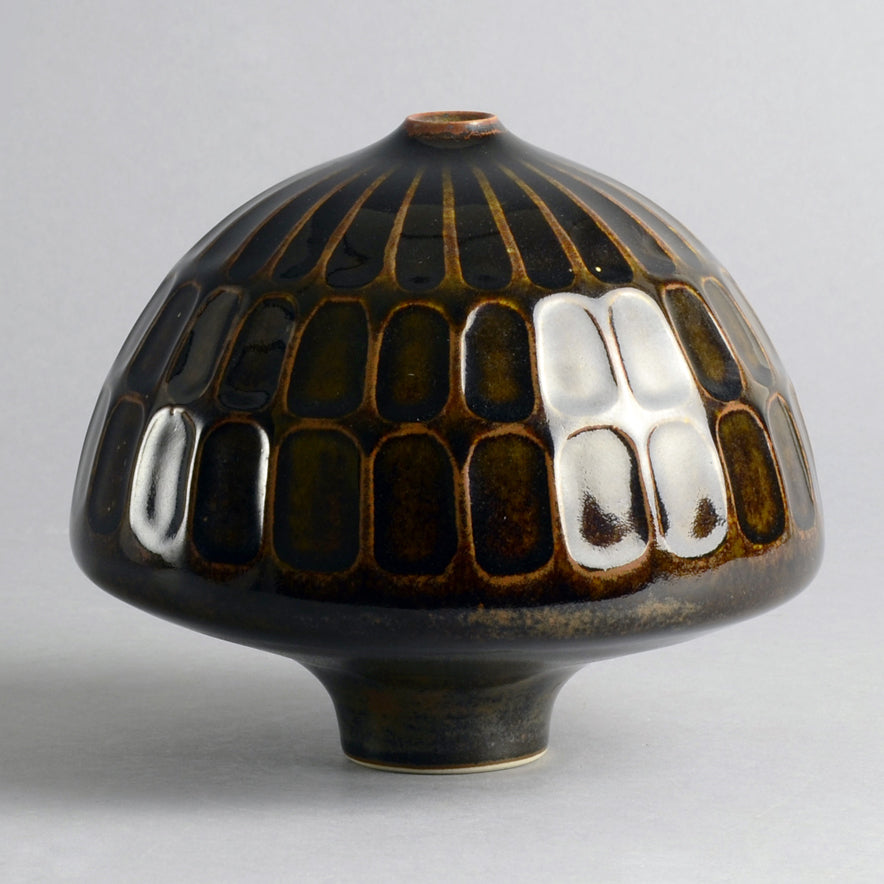 Karl Scheid, own studio, sculptural vessel with tenmoku glaze G9094