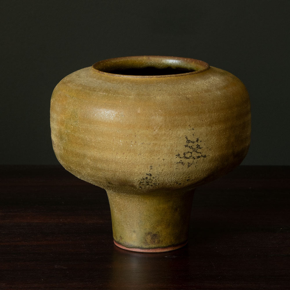 Görge Hohlt, own studio, Germany, stoneware vase with brown glaze H1089