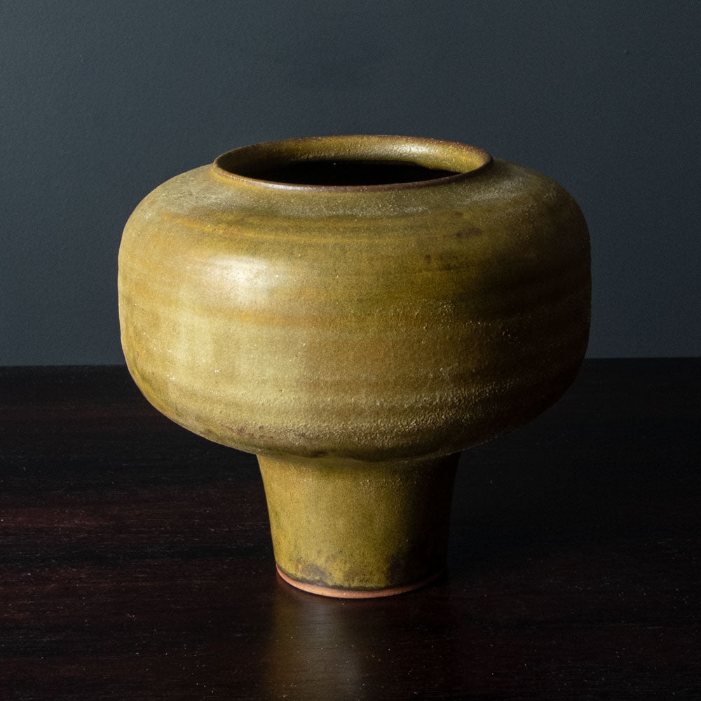 Görge Hohlt, own studio, Germany, stoneware vase with brown glaze H1089