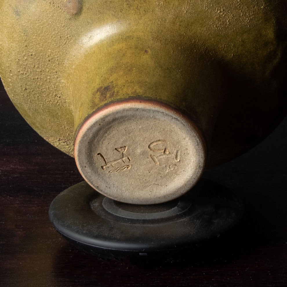 Görge Hohlt, own studio, Germany, stoneware vase with brown glaze H1089