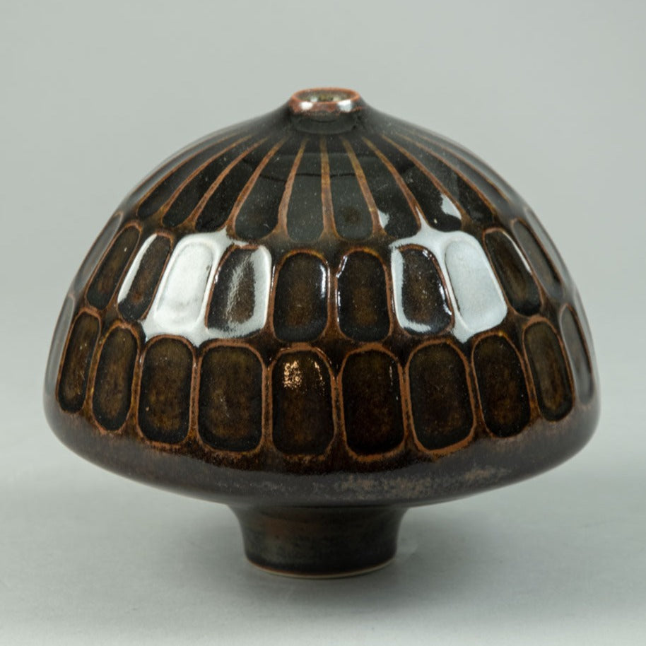 Karl Scheid, own studio, sculptural vessel with tenmoku glaze G9094