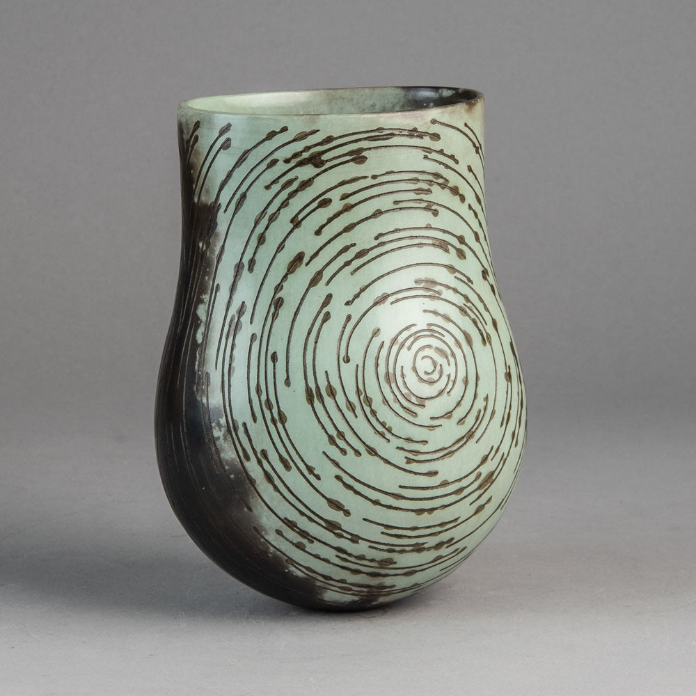 Antonia Salmon, own studio, UK, ceramic vase with incised pattern H1193