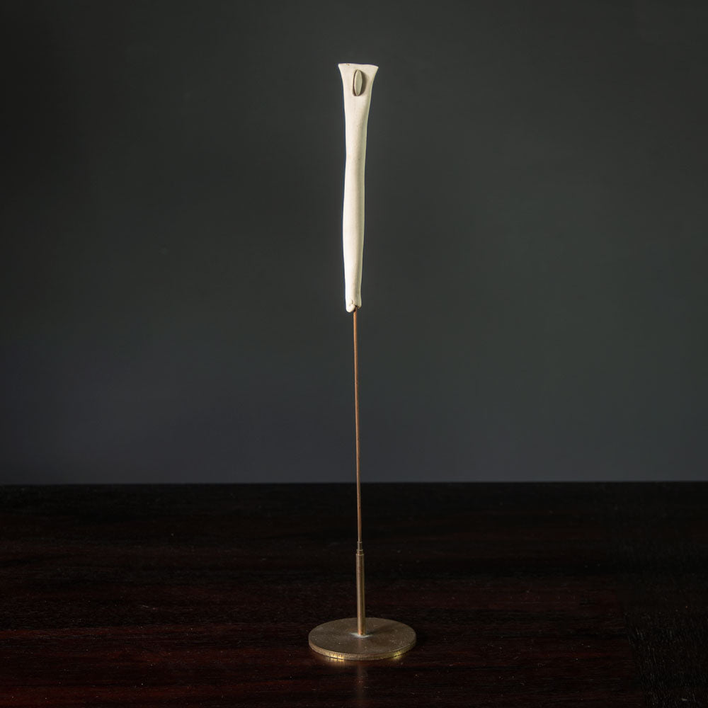 Mo Jupp, UK, small porcelain figure on bronze stand H1215