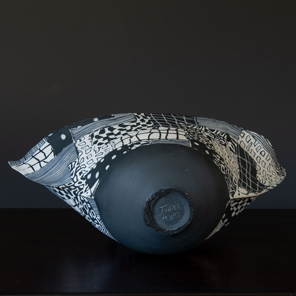 Judith de Vries, the Netherlands, nerikomi style bowl in black and white porcelain H1059