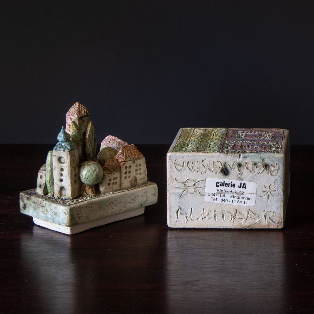 Rien Wensma, own studio, the Netherlands, unique stoneware lidded jar H1036