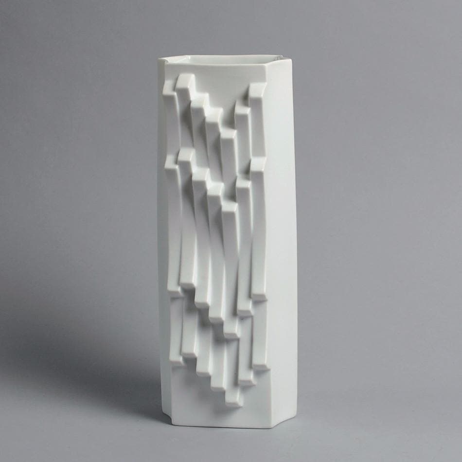 "Archais" porcelain vase by Heinrich Fuchs for Hutschenreuther B3142 - Freeforms