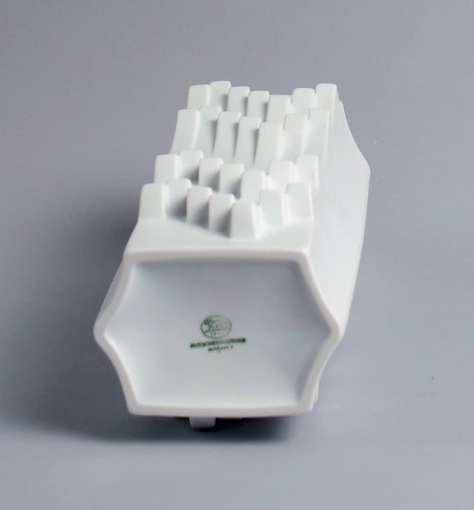 "Archais" porcelain vase by Heinrich Fuchs for Hutschenreuther B3142 - Freeforms